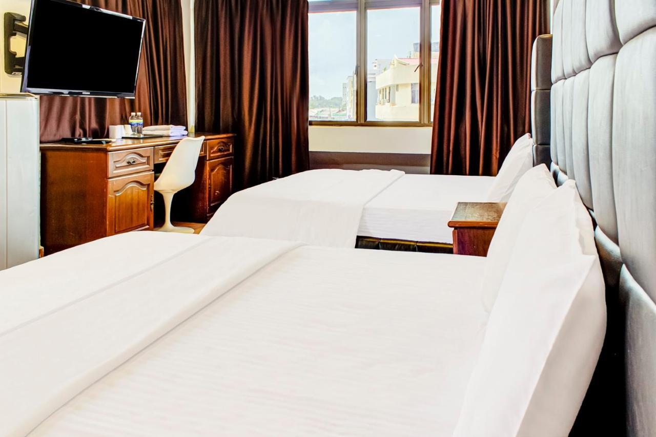 Tai Hoe Hotel Pengerang Kampung Sungai Rengit Екстер'єр фото